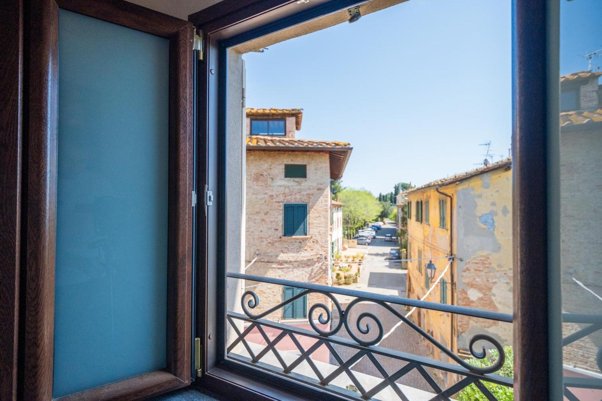 Il Leoncino Hotel Palaia Exterior photo